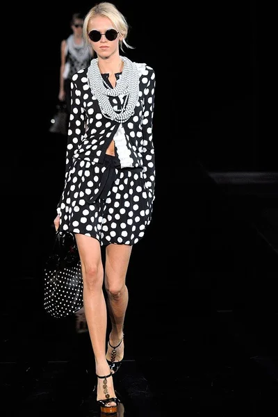 Look 32